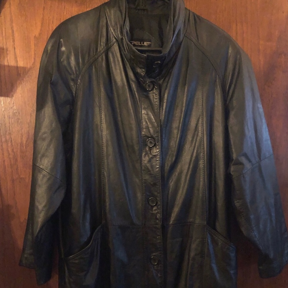Black leather vintage trench coat by PELLE women’s medium mid calf shoulder pads